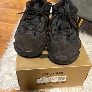 Yeezys 500 UTIBLK